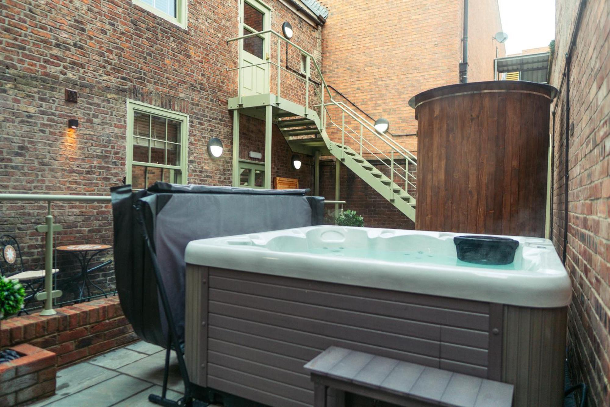 Magistrates Penthouse Suite - Town Centre Apartments With Spa Morpeth Zewnętrze zdjęcie